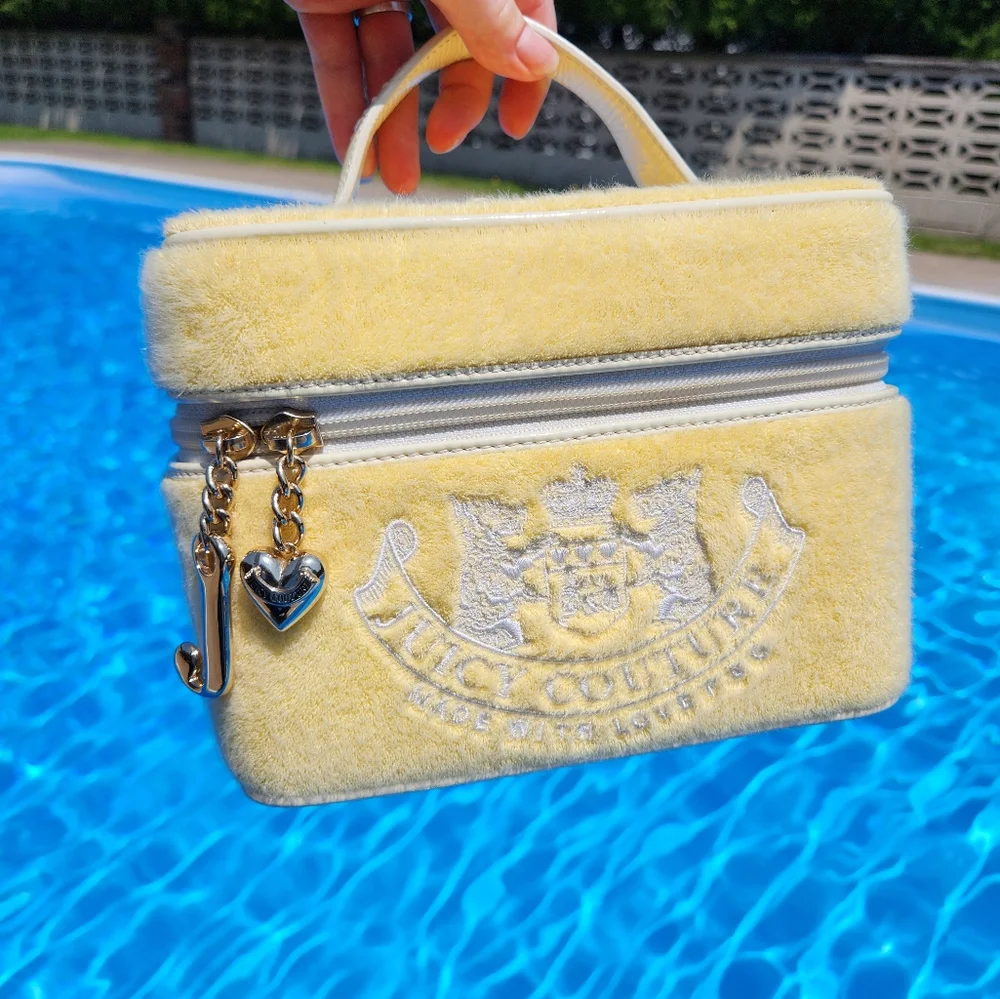 SOLD Juicy Couture Train Case Cosmetic Case Travel Bag - Picture 8 of 14